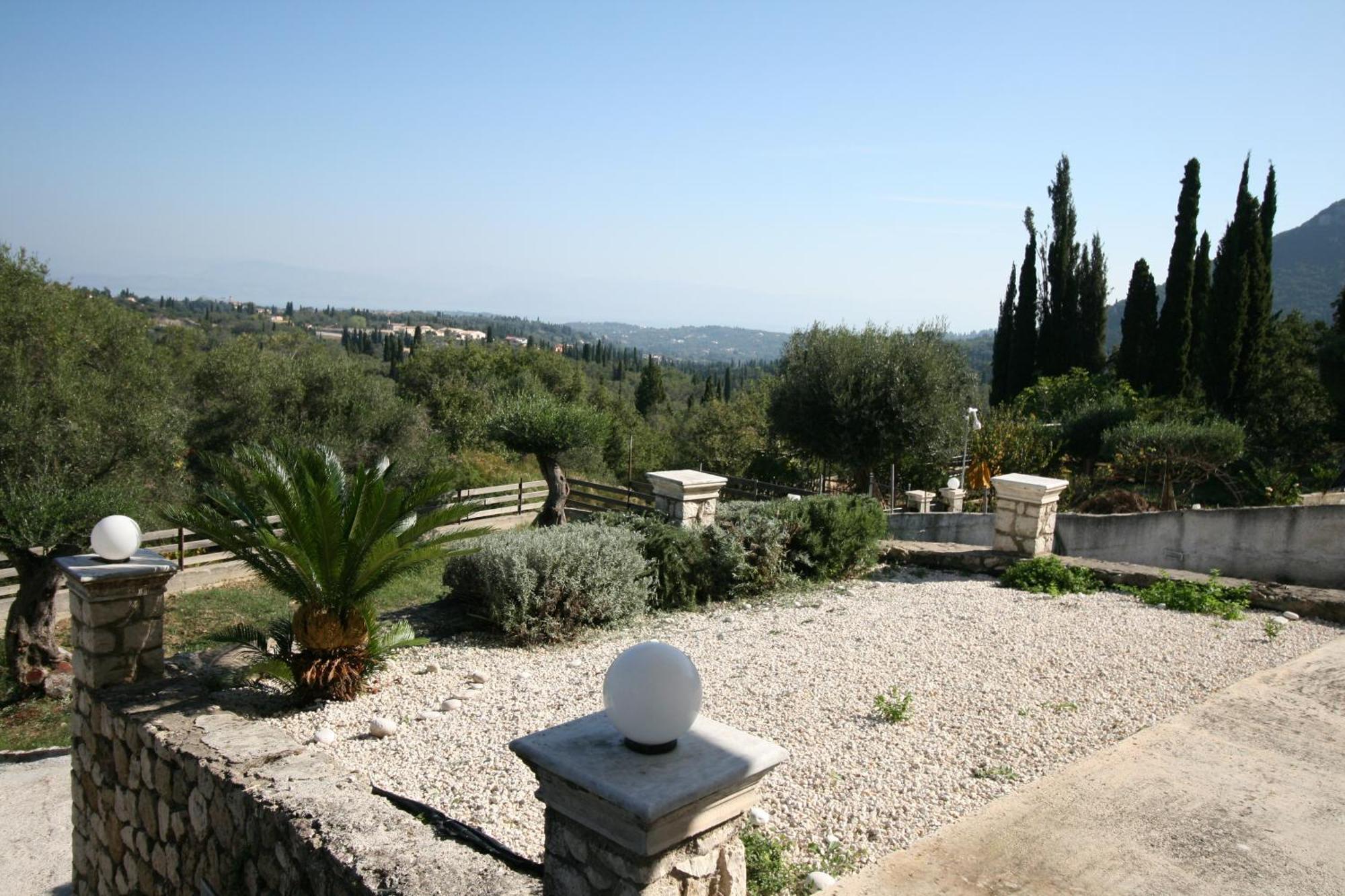 Corfu Luxury Apartment, Tranquility, Mountain & Sea Views Ájosz Górdiosz Kültér fotó